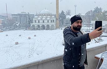 Doğu Karadeniz'in yüksek kesimlerinde kar yağışı etkili oluyor