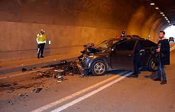 Gümüşhane'de tünelde iki otomobilin çarpışması sonucu 4 kişi yaralandı
