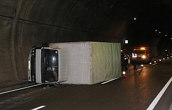Ilgaz 15 Temmuz İstiklal Tüneli'nde devrilen kamyonetin sürücüsü yaralandı
