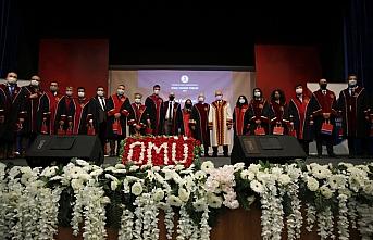 OMÜ'de 95 öğretim üyesi için cübbe giyme töreni düzenlendi