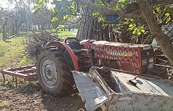 Samsun'da traktöre bağlı tırmığın sürüklediği kişi öldü