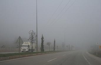 Tokat'ta etkili olan sis nedeniyle sürücüler zorlanıyor