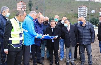 AK Parti Giresun Milletvekili Öztürk, balıkçı barınağı inşaatında incelemelerde bulundu
