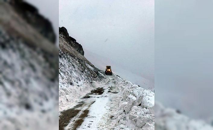 Bayburt'ta kar ve tipi nedeniyle mahsur kalan 2 kişi kurtarıldı