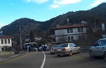 Bolu'da iki otomobilin çarpışması sonucu 1 kişi yaralandı