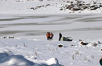 Bolu'da üniversite öğrencileri kar etkinliğinde doyasıya eğlendi