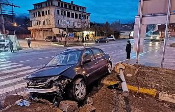 Çorum'da iki otomobilin çarpıştığı kazada 2 kişi yaralandı