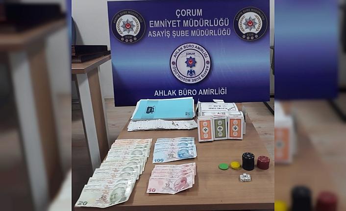 Çorum'da kumar oynatılan dernek binasındaki 6 kişiye para cezası verildi