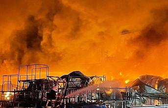 Düzce'de mobilya fabrikasında çıkan yangın söndürüldü