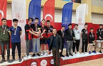 Düzce'de okullar arası Gençler Masa Tenisi İl Şampiyonası gerçekleştirildi