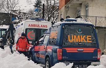 Kar nedeniyle köyde mahsur kalan hastaya 5 saatte ulaşıldı