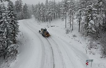 Karabük'te kar yağışı nedeniyle kapanan köy yolları ulaşıma açıldı