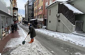 Karadeniz'de 3 ilde kar nedeniyle 351 köy yolu ulaşıma kapandı