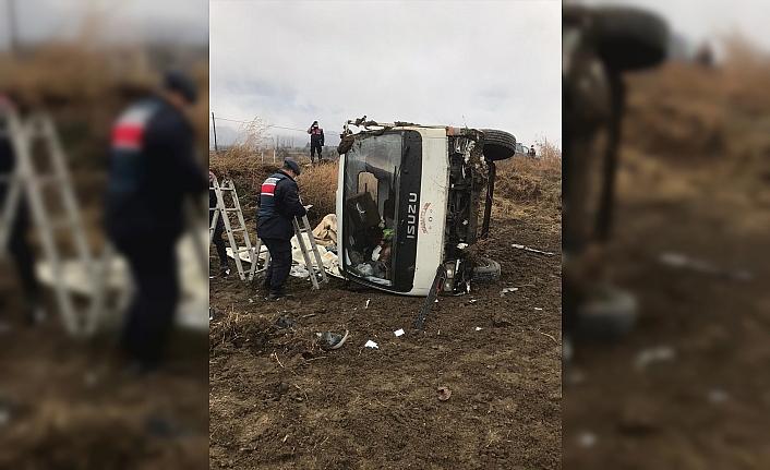 Kastamonu'da devrilen kamyonetteki 1 kişi öldü, 2 kişi yaralandı