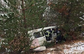 Kastamonu'da devrilen minibüsteki 2 kişi yaralandı