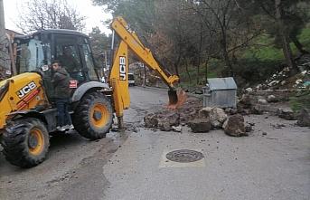 Osmancık Belediyesi, kaleden düşen kaya parçalarına karşı vatandaşları uyardı