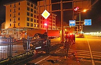 Rize'de tır ile otomobilin çarpıştığı kazada 1 kişi öldü, 1 kişi yaralandı
