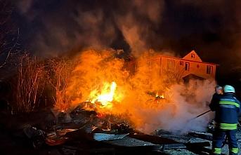 Samsun'da iki katlı evde çıkan yangın ormana sıçramadan söndürüldü