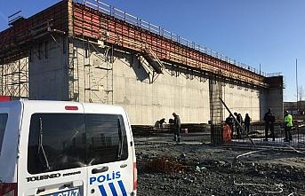 Samsun'da inşaat iskelesinden düşen iki işçi yaralandı