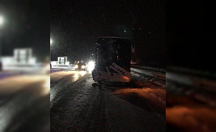 Samsun'da yolcu otobüsü ile tırın çarpıştığı kazada 15 kişi yaralandı