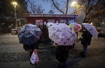 Trabzon'da kar etkili oluyor