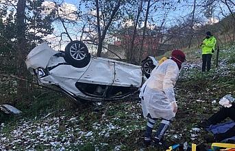 Trabzon'da şarampole devrilen otomobildeki 1 kişi öldü, 2 kişi yaralandı