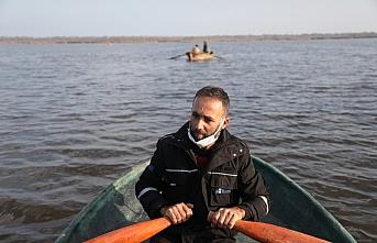 Yem sanayisi için avlanan İsrail sazanı balıkçılara gelir sağlıyor