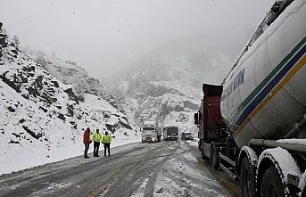 Zigana Dağı'nda kar etkili oluyor