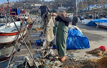 Zonguldak'ta balıkçı ağlarına atık takılıyor