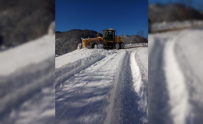 Alaplı'da karla mücadele çalışmaları sürüyor