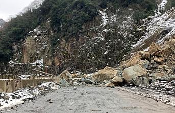 Artvin'de heyelan nedeniyle 6 köy yolu ulaşıma kapandı