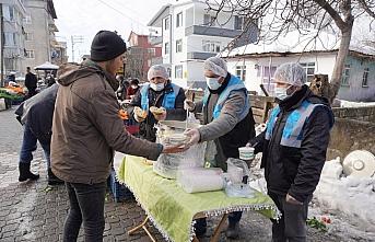 Çarşamba Belediyesinden pazarcı esnafı ve vatandaşlara sıcak çorba ikramı