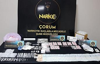 Çorum'da uyuşturucu ticareti yaptıkları iddiasıyla 12 zanlı yakalandı