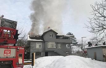 Düzce'de çıkan yangında müstakil ev hasar gördü
