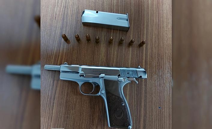 Gümüşhacıköy'de ruhsatsız tabancayla yakalanan kişi gözaltına alındı