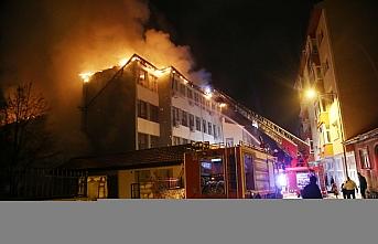 GÜNCELLEME - Kastamonu'da kamu kurumlarının bulunduğu binadaki yangın söndürüldü