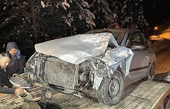 Karabük'te çarpışan cip ve otomobilin sürücüleri yaralandı