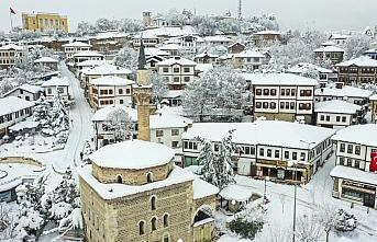Karla kaplanan Safranbolu'nun tarihi konakları güzel görüntü oluşturdu