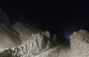 Kastamonu'da çığ nedeniyle ilçeye ulaşımın sağlandığı kara yolu kapandı