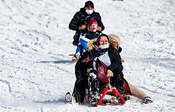 Ordu'nun menderesleri ile ünlü Perşembe Yaylası'nda kar festivali