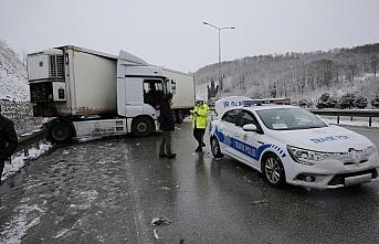 Samsun'da kar ve tipi kazalara neden oldu