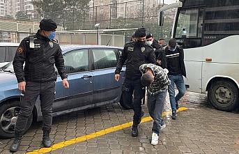 Samsun'daki uyuşturucu operasyonunda yakalanan 6 zanlı adliyede