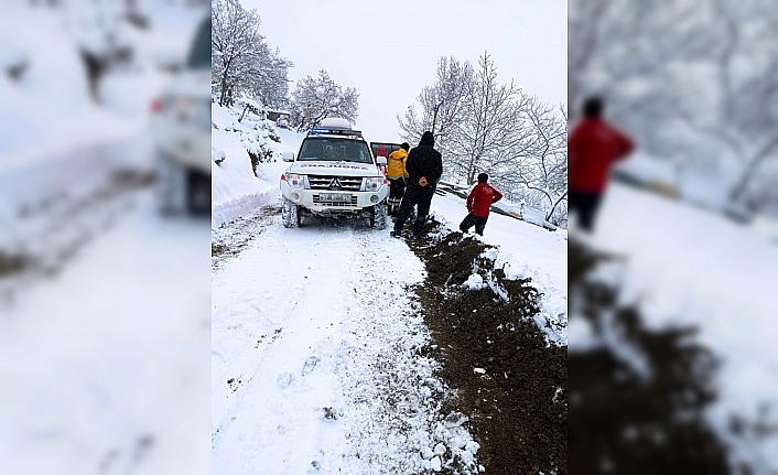 Sinop'ta sağlık ve özel idare ekipleri mahsur kalan hastalar için seferber oldu