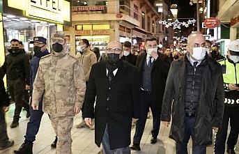 Trabzon Valisi Ustaoğlu vatandaşların yeni yılını kutladı