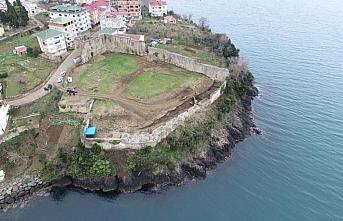 Trabzon'daki kale kazısında iskelet ve çeşitli objeler bulundu