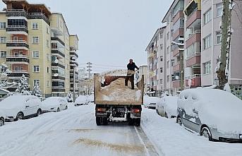 Turhal Belediyesi karla mücadelesini sürdürüyor