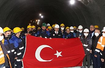 Ulaştırma ve Altyapı Bakanı Karaismailoğlu, Yeni Zigana Tüneli ışık görme törenine katıldı: