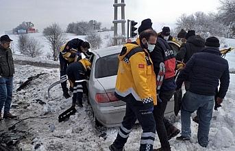 Yeniçağa'da otomobillerin çarpıştığı kazada 1 kişi yaralandı