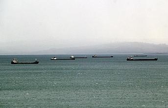 Yük gemileri kuvvetli rüzgar nedeniyle  Sinop doğal limanına demirledi