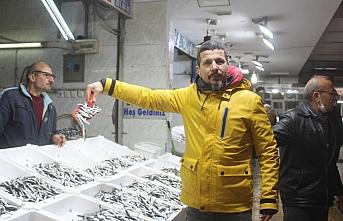 Zonguldak'ta karla lezzetlenen hamsi tezgahlarda hızla tükeniyor